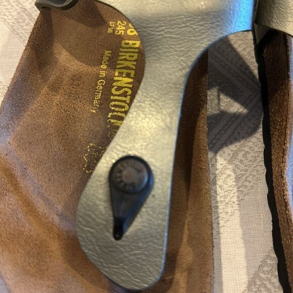 Birkenstock Women’s Gizeh Birko-Flor Silver Flip Flop - Size 38 - Picture 2 of 6